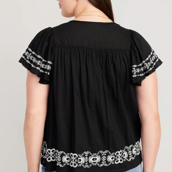 NWT Old Navy Embroidered Flutter Sleeves Top - Size M - Picture 7 of 11
